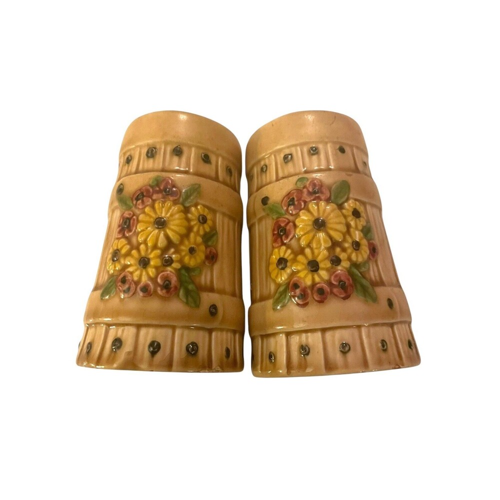 VTG Ceramic Salt And Pepper Shakers Barrel With Daisies Atlantic Mold 1970s